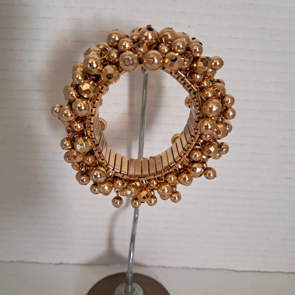 Goldtone Stretch Bracelet with Goldtone Balls